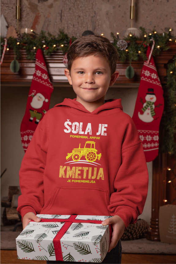 Otroški Kapucar Šola Je Pomembna, Ampak Kmetija Je Pomembnejša