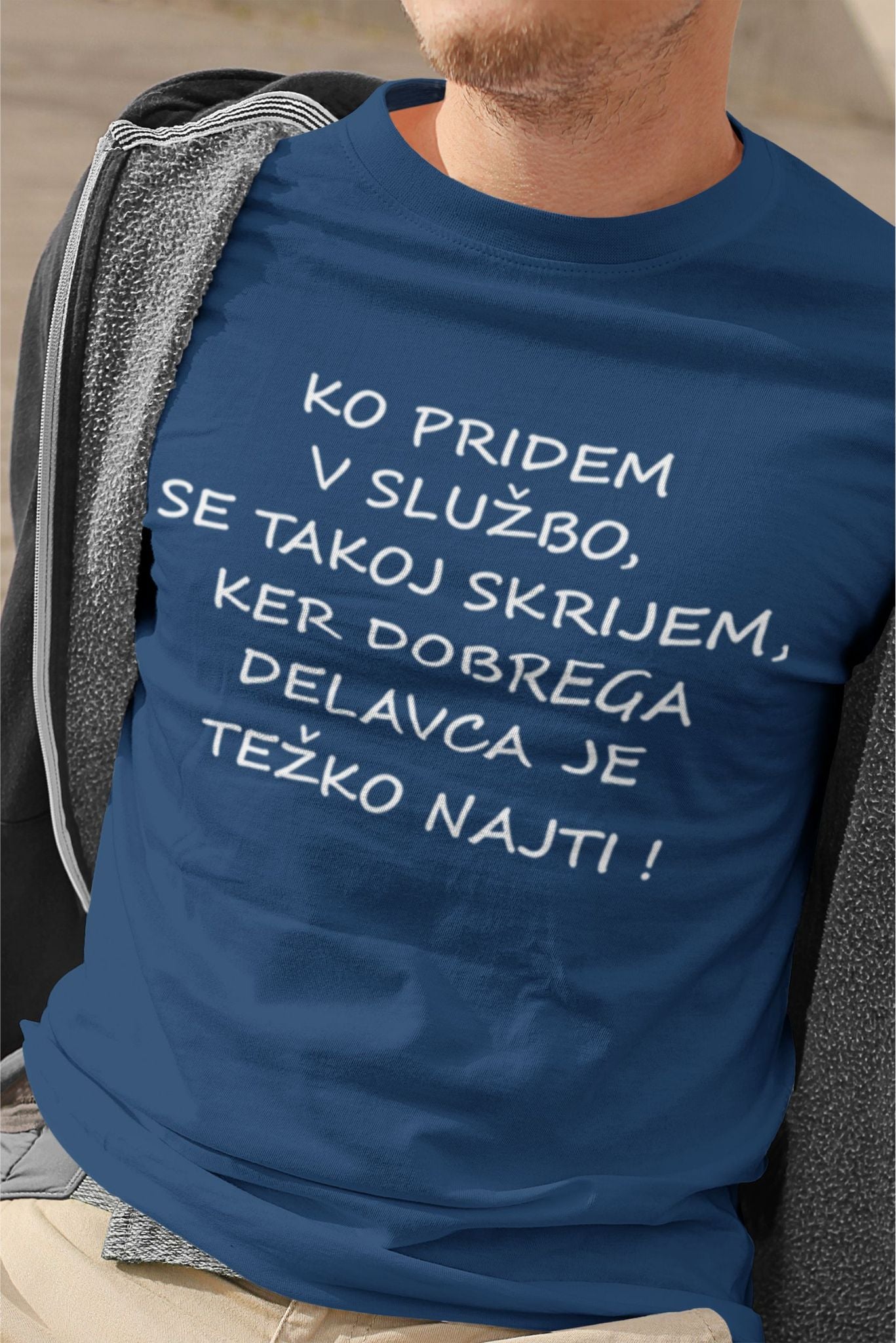 Outlet Majica Ko pridem v službo, se takoj skrijem, ker dobrega delavca je težko najti!