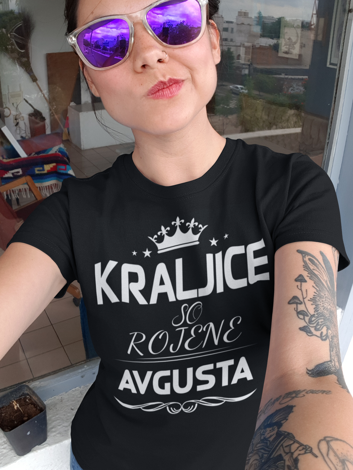 Outlet Majica Kraljice So Rojene - Avgust