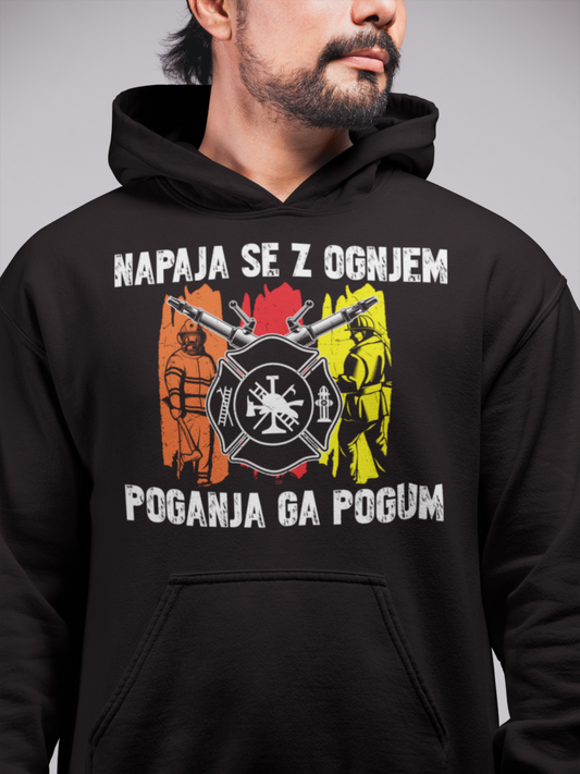 Kapucar Napaja Se Z Ognjem, Poganja Ga Pogum